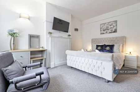 3 bedroom flat to rent - Photo 5