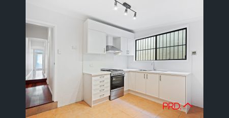 Charming 2 bedroom semi - Photo 2