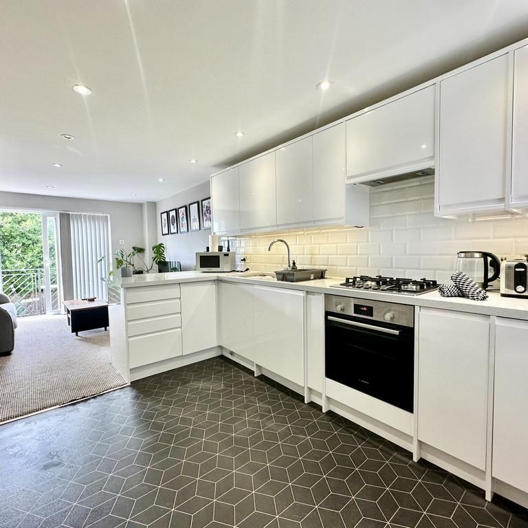 2 bedroom terraced house to rent - Photo 1