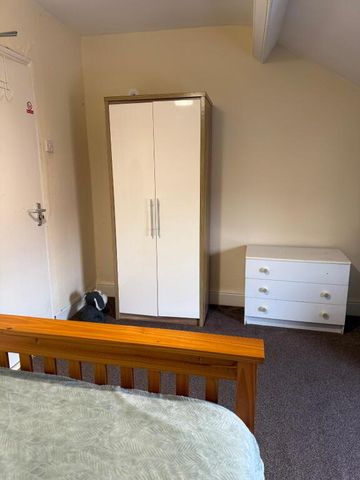 Room's To Let, 68 Tates Avenue, Belfast, BT9 7BY - Photo 2