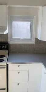 Studio Apartment-Prime Location-Near Stanley Park-View - Photo 4