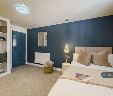 1 bedroom in a house share to rent - Photo 2