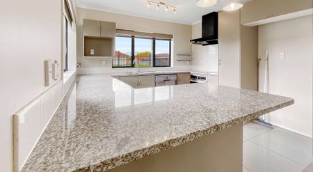 Clendon Park living! - Photo 4