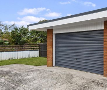 Charming Two Bedroom Unit - Photo 4