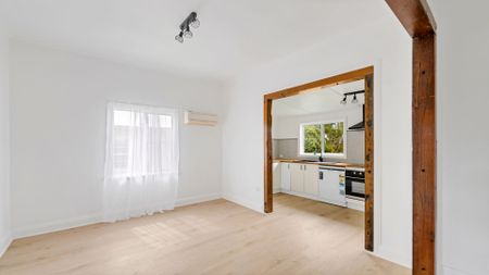 Refreshed 3 bedroom home in flood free location - Photo 2