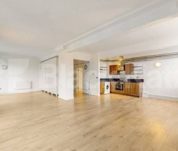 Spacious Studio located within a warehouse conversion with exposed ... - Photo 1