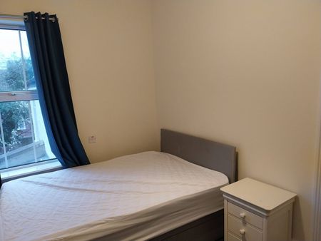 Room in a Shared House, Birkbeck Ave, W3 - Photo 3