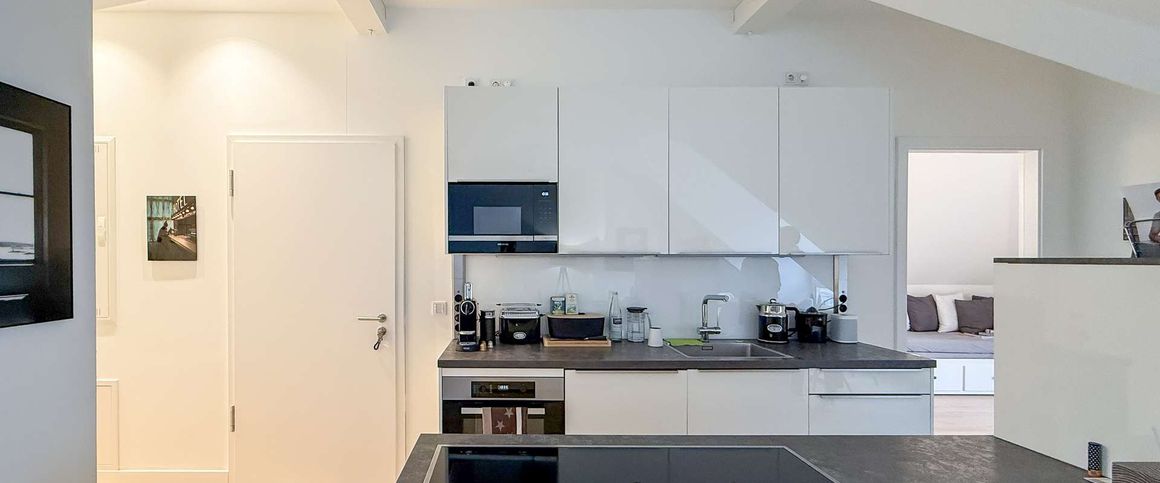 Geschmackvolle 3-Zimmer-Wohnung in ruhiger Westendlage mit Süd-West-Balkon und Skylineblick - Photo 1