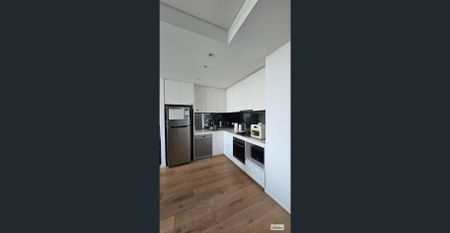 North facing 1 bedroom + Study apartment in prime location - Photo 4