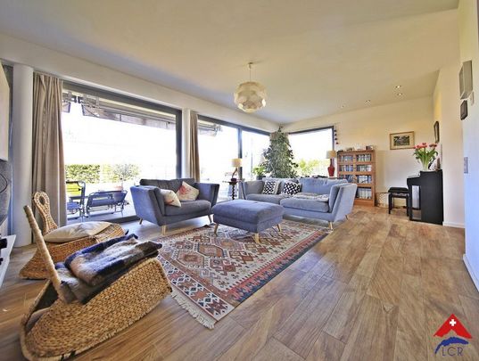 Beautiful villa 6.5p / 4 bedrooms + office / 3 bathrooms / garden and pool - Foto 1