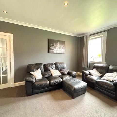 3 bedroom flat to rent - Photo 1