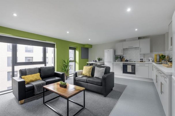 1 bedroom in a flat share to rent - Photo 1