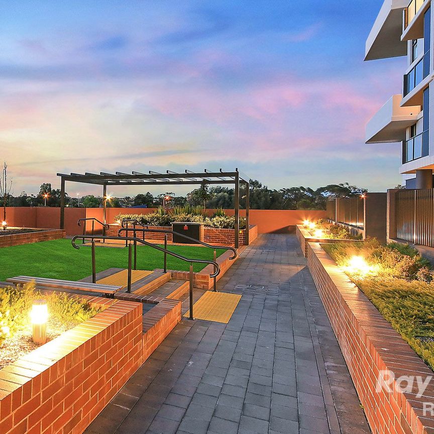 Timber Floored Two(2) Beds Two(2) Baths Plus Study - Washington Park - Riverwood - Photo 1