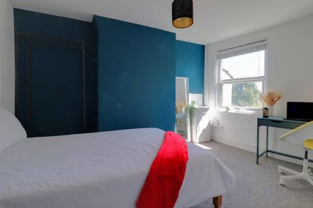 6 bedroom terraced house to rent - Photo 2