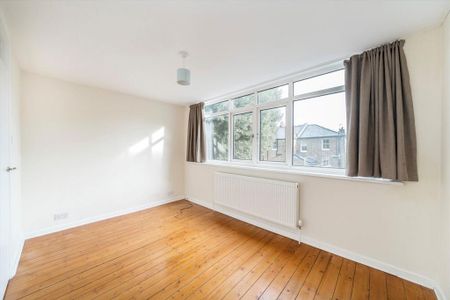 3 bedroom flat to rent - Photo 2
