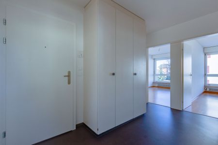Modern and bright 3.5-room apartment in a quiet location in Birsfelden - Photo 5