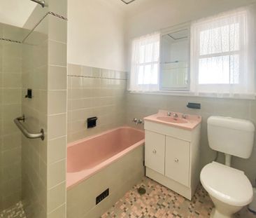 Spacious Family Home - Photo 4