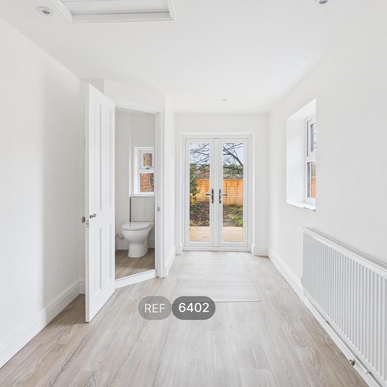 3 bedroom semi-detached house to rent - Photo 1