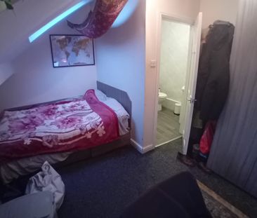 6 Bed - 72 Chapel Lane, Headingley, Leeds - LS6 3BW - Student - Photo 5