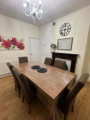 4 bedroom semi-detached house to rent - Photo 2