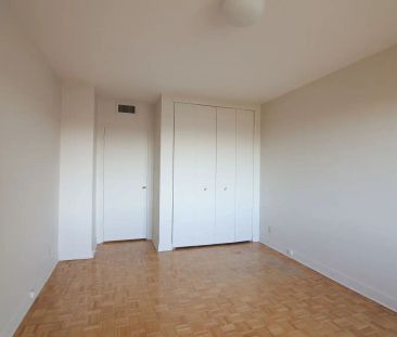 Regency — 1 Bedroom - unit 1208 - Photo 3