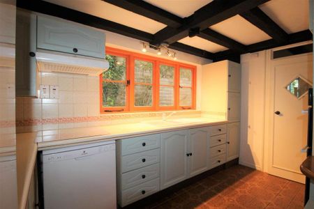 3 bedroom semi-detached house to rent - Photo 5