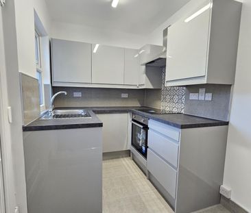 Newly refurbished 2 Bed Terrace house - Photo 1