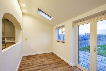 3 bedroom end of terrace house to rent - Photo 3