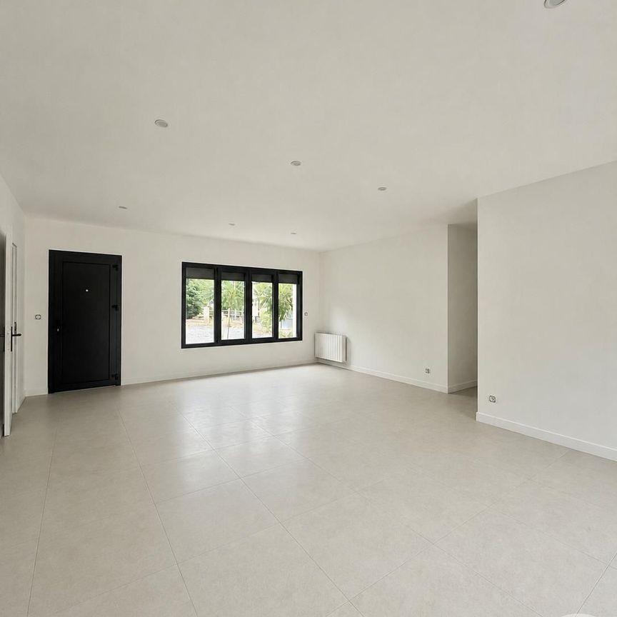 Location Maison 4 pièces 99m² YZEURE 03400 - Photo 1