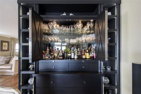 4 bedroom flat to rent - Photo 2