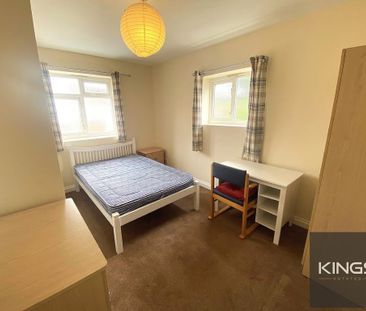 4 bedroom semi-detached house to rent - Photo 6