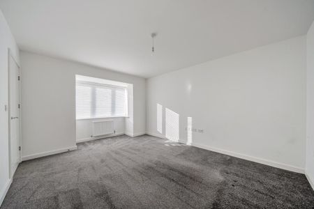 4 bedroom detached house to rent - Photo 2