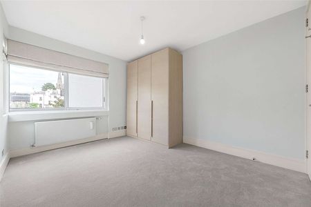 SHORT LET: A spacious lateral two-bedroom apartment in a secure gated development. - Photo 5