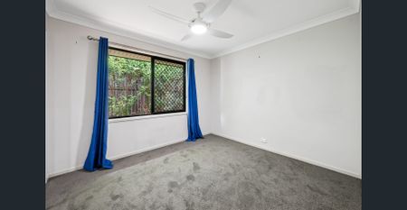 4 Bedroom + Study Home with Ducted Air Conditioning & Solar - Photo 2