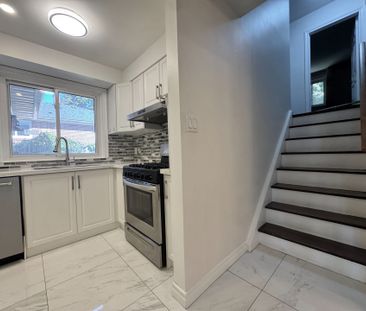 For Lease - 43 Sherwood Forest Drive Unit# Main Floor, Markham, Ont... - Photo 2