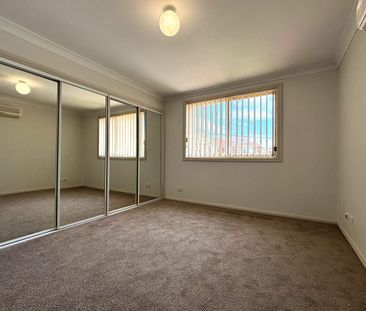 Freshly Updated 3-Bedroom Duplex in a Quiet Smithfield Street - Photo 3