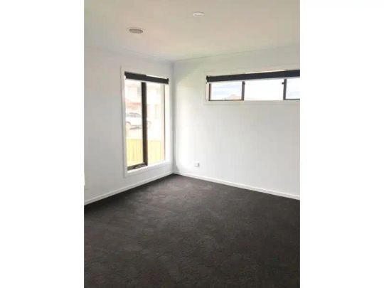“4 BEDROOM HOME WITH 2 LIVING SPACES!” - Photo 1