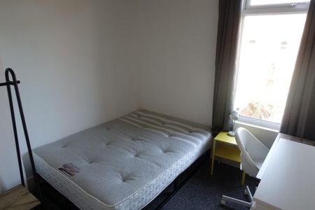 3 bedroom House To Let - Photo 3