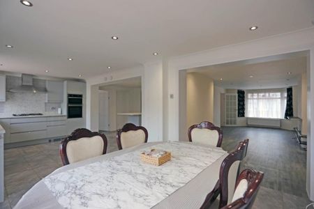 6 bedroom semi-detached house to rent - Photo 4