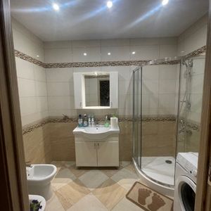 Apartament cu doua camere de inchiriat in zona Eroii Revolutiei - Fotografie 3