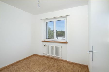 Reinach an ruhiger Lage - geräumige 5 1/2-Zimmer-Maisonette-Wohnung im 1./2.OG (ideal für max. 4 Personen) - Photo 5