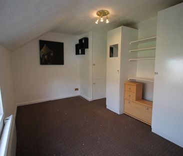 West Wycombe Road, High Wycombe - Photo 2