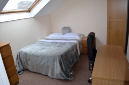 Simonside Terrace - Photo 4