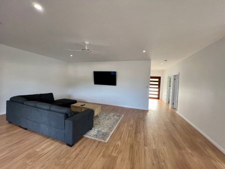 2 Fernleigh Avenue, Korora - Photo 4