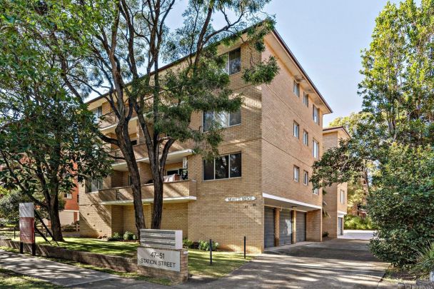 Bright & Airy Apartment in convenient location - Photo 1