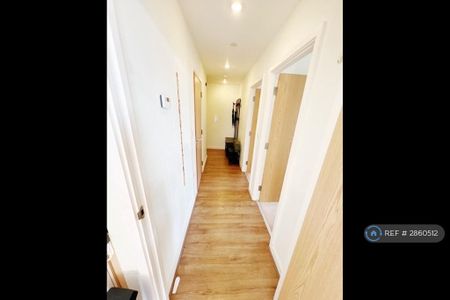 1 bedroom in a flat share to rent - Photo 4