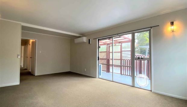 Bright & Sunny 3 Bedroom House in Titirangi - Photo 1