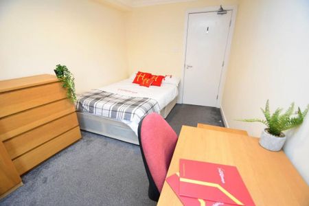 5 bedroom flat to rent - Photo 3
