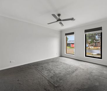 Modern and low maintenance Living - Photo 2