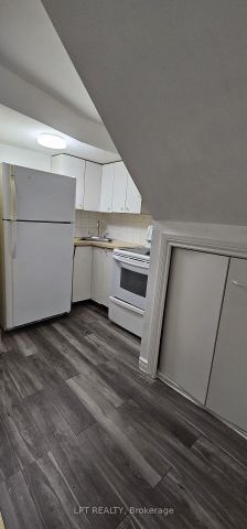 For Lease - 382 Pinemeadow Avenue, Mississauga, Ontario - Photo 4